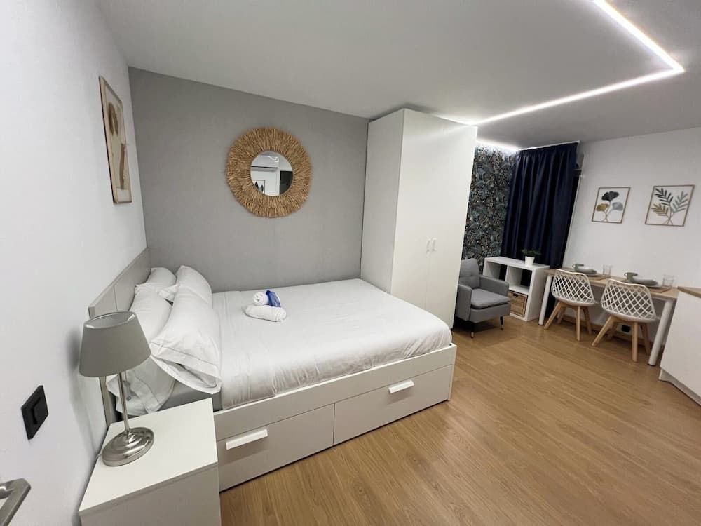 Modular Suites Alfonso Gomez