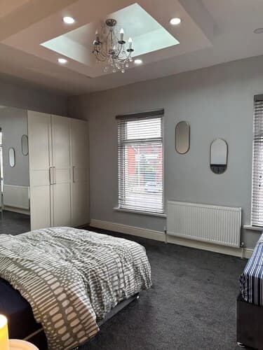 Cozy Manchester House - Stay With Host Onsite