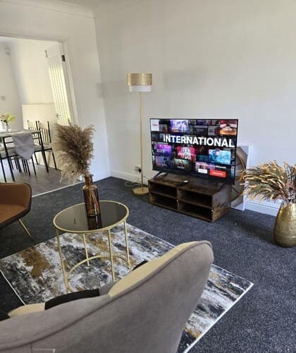 Manchester Blissful Retreat - 3-bedroom House