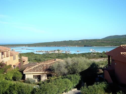 Stylish one Bedroom Apartment Just a few Steps From the sea