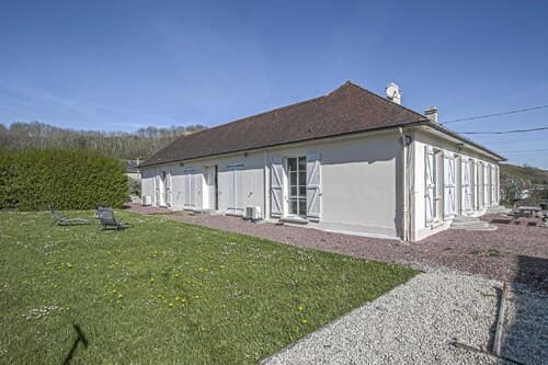 Spacious Holiday Home in Aure sur Mer With Garden