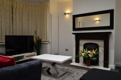 Harrow/sleeps10/privategarden/3br/freeparking/wifi