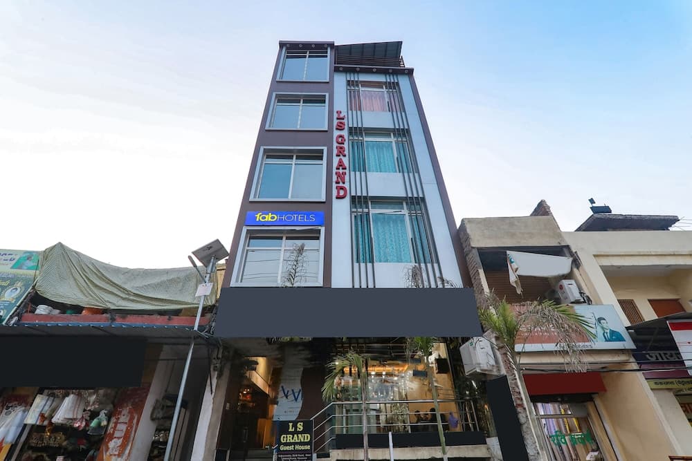 Fabhotel Ls Grand