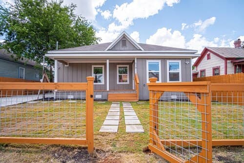 Seize the Moment 4BR 3BA Gem w Downtown Views