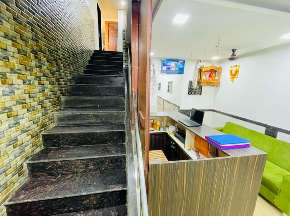 HOTEL RADHA PALACE