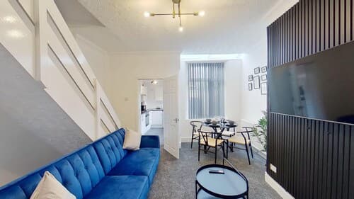2 Bedroom House - Wifi - Parking - Pool Table