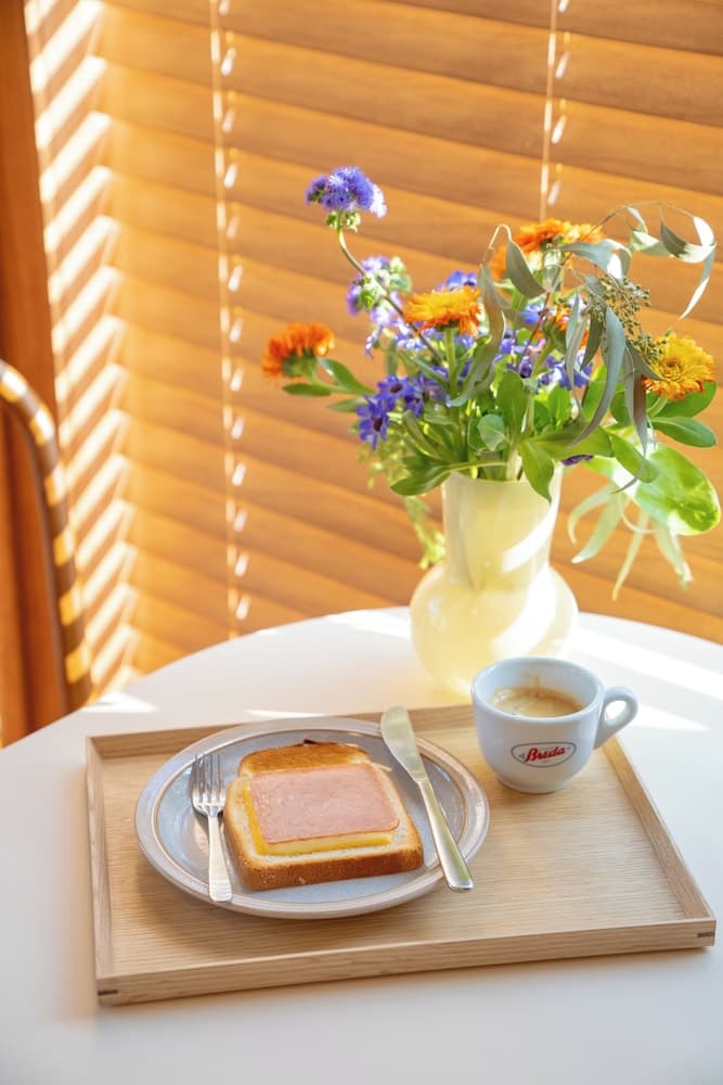 PBr7 Hotel Unusual Stay