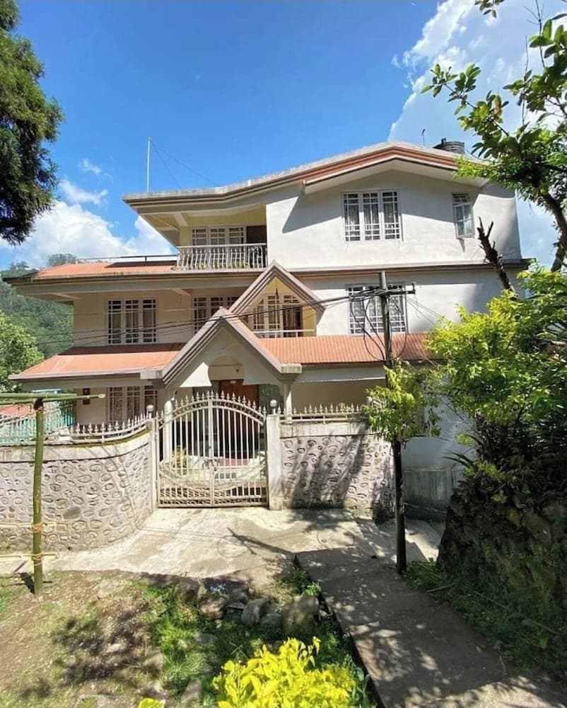 Ronglyang Lotus Villa Homestay (Near MG Road)