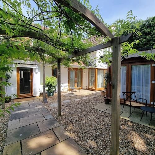 Oak Tree Rooms