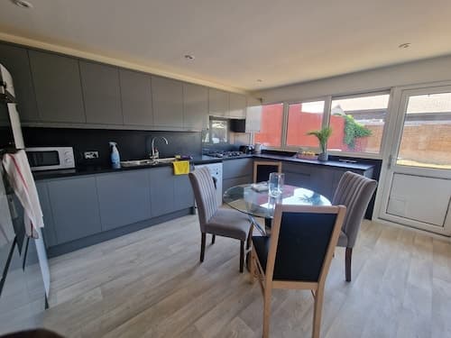 Milton Keynes Modern Retreat