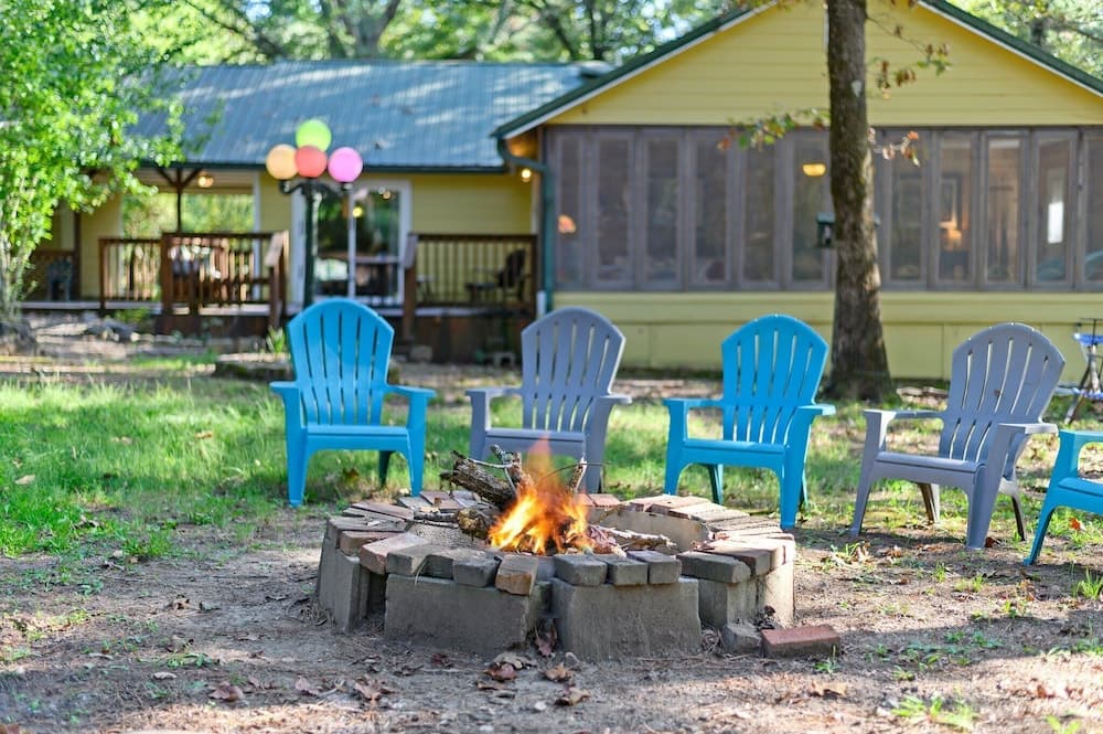 Family Friendly Cottage - Game Room+firepit+smores