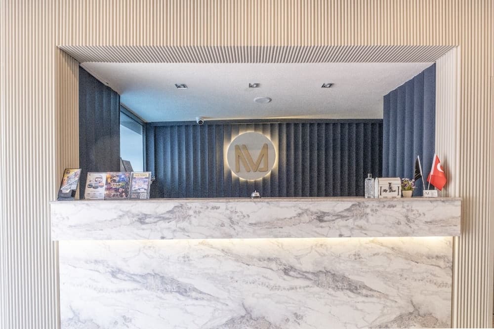 Mad Inn Lara