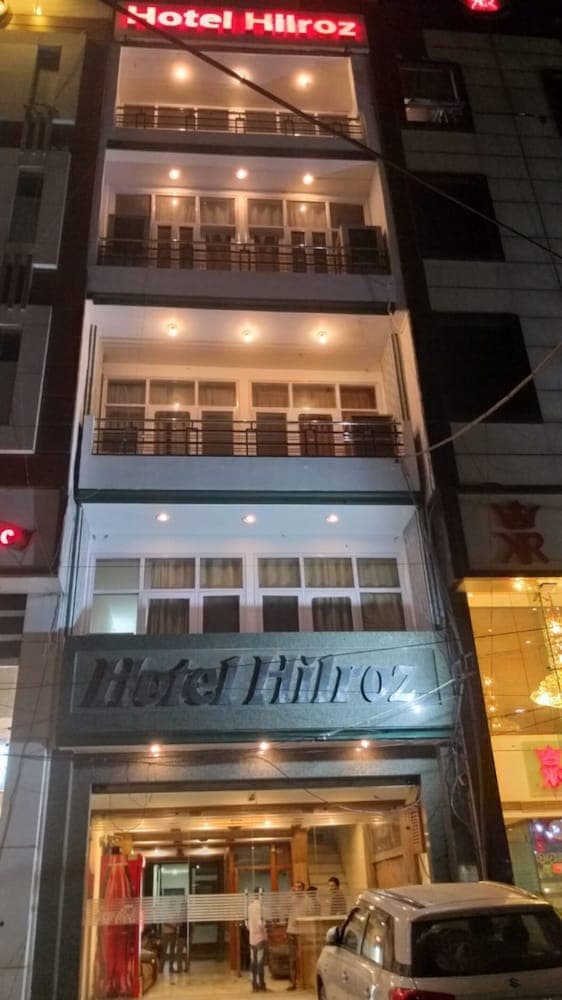 Goroomgo Hilroz Amritsar