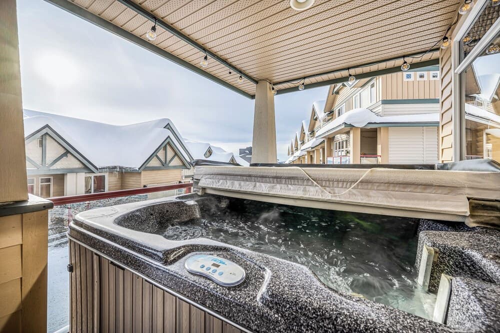Treetop Getaway Ski In and Out Sleeps 10