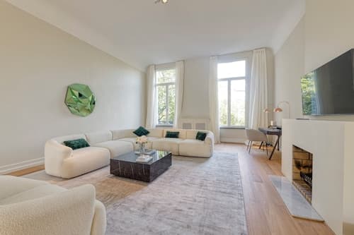 Luxurious 3-Bedroom 280sqm center