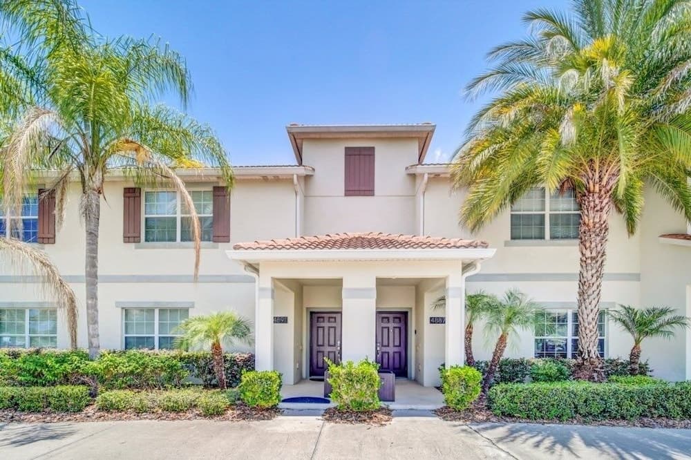 4891clock 4 Bedroom Townhouse