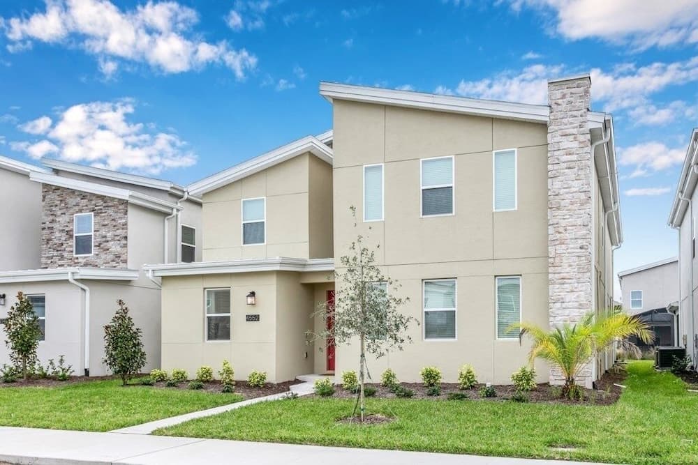 4552target 9 Bedroom Home