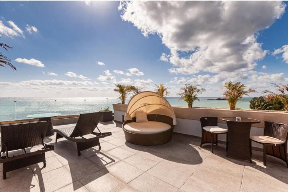 Ocean plaza by Zamá Homes