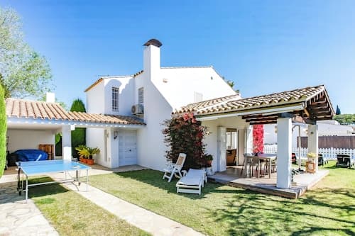 Just 10 Minutes From Sitges, House With Private Garden and Pool-