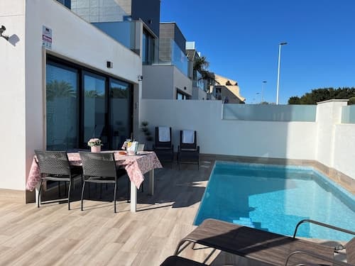 Luxury Three Bedroom Villa With Private Pool and Rooftop Solarium
