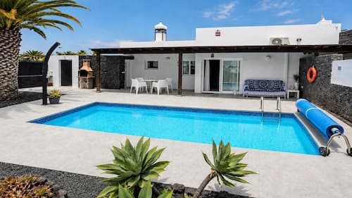 Villa Descansa With Private Pool, Air-conditioning, Sea View, Smart-tv & Wifi