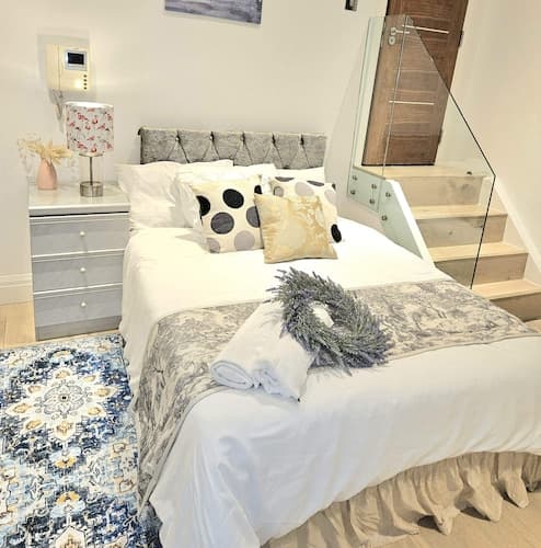 Central London Studio for 2 With Kitchenette