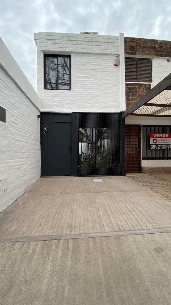 Duplex en el Cerro de Las Rosas by Lugar