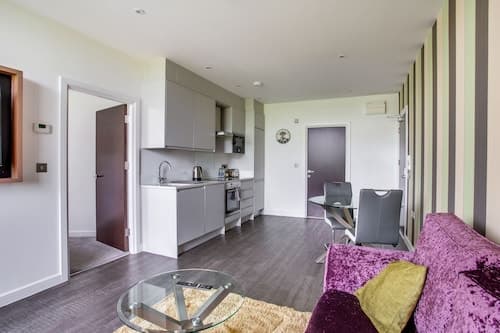 Apartment in Milton Keynes Near Canary Karaoke