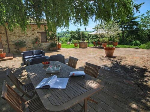 Lush Farmhouse in Umbertide With Pool
