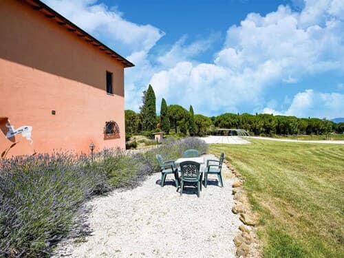 Vibrant Holiday Home in Castiglione del Lago