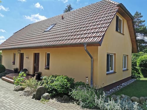 Spacious Appartment in Wilhelmshof Near Lake