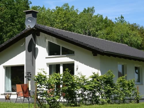 Detached Bungalow With Dishwasher, in a Green Area