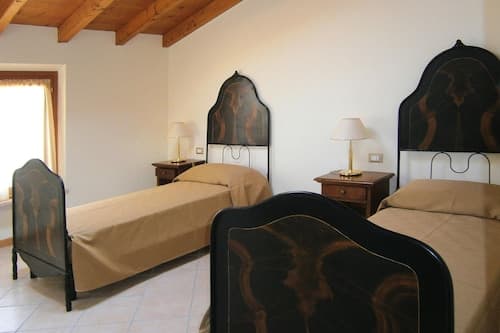 Apartment in Lazise With Communal Pool