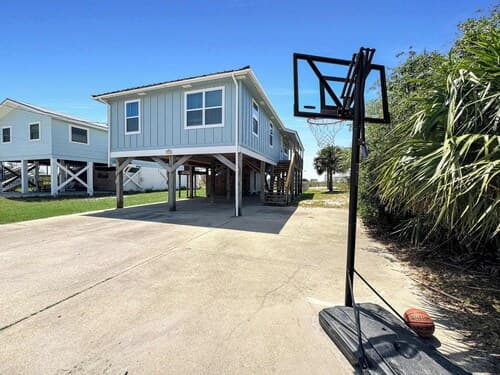 Bungalow by the Beach For 9!