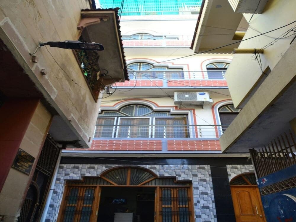 Goroomgo Temple City guest house