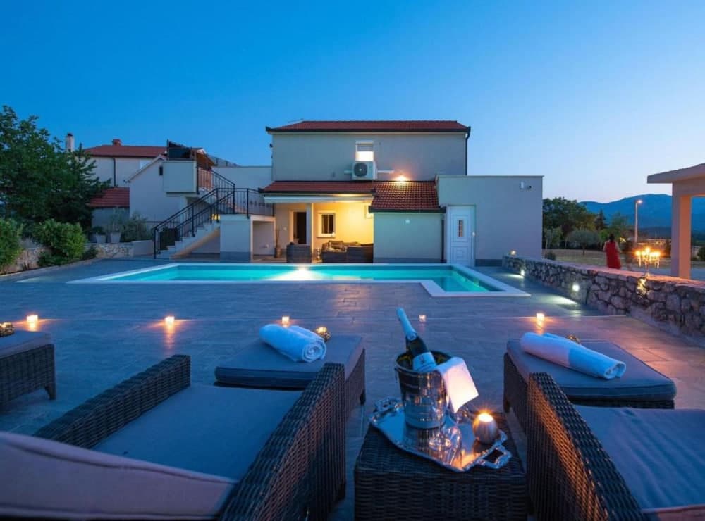 Charming Villa Peso
