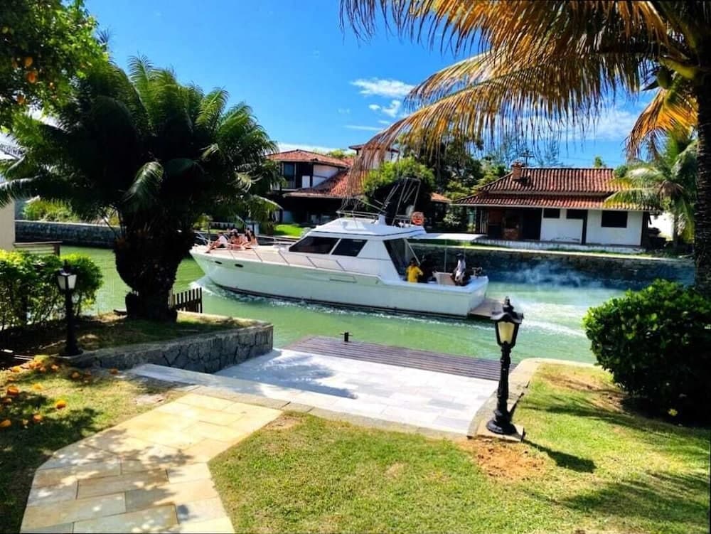 Villa Amarela