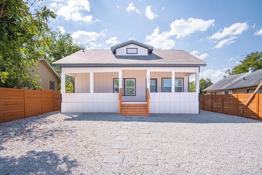 Inviting 4br/2ba Near Downtown & Riverwalk