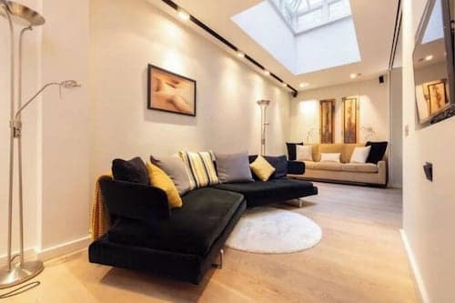 3 Bed Apartment Sleeps 6 - Pet-friendly, Wi-fi