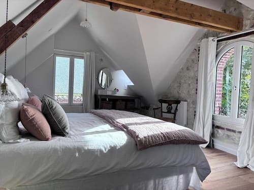 Exceptional 5 Bedroom House Near the Beach