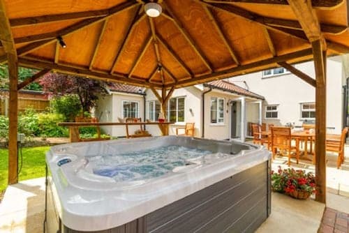 Host Stay Woodside House
