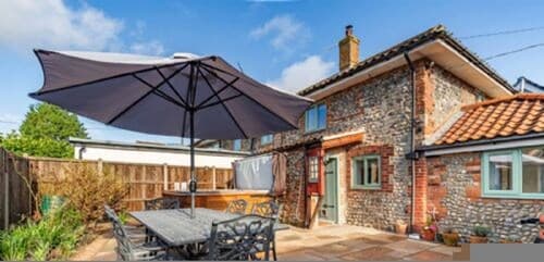 Host Stay Sand Pit Cottage