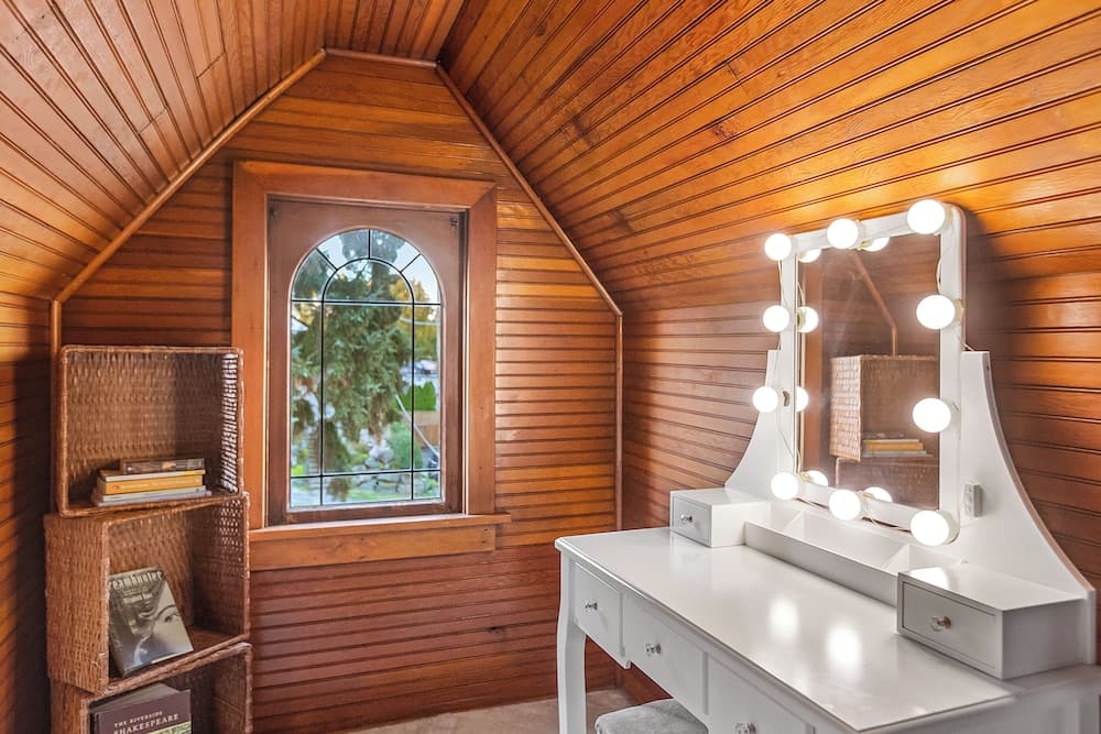 The Green Lake Firefly Lodge