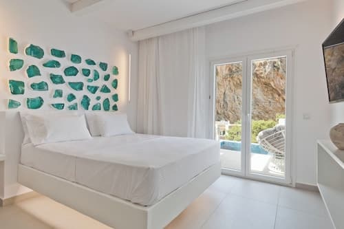 Enilion Luxury Suites