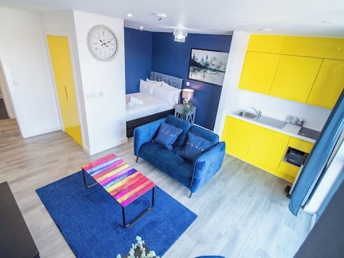 Blue Shade Studio Apartment in Sheffield City