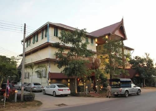 Ruenthai Ayutthaya Resort And Restaurant