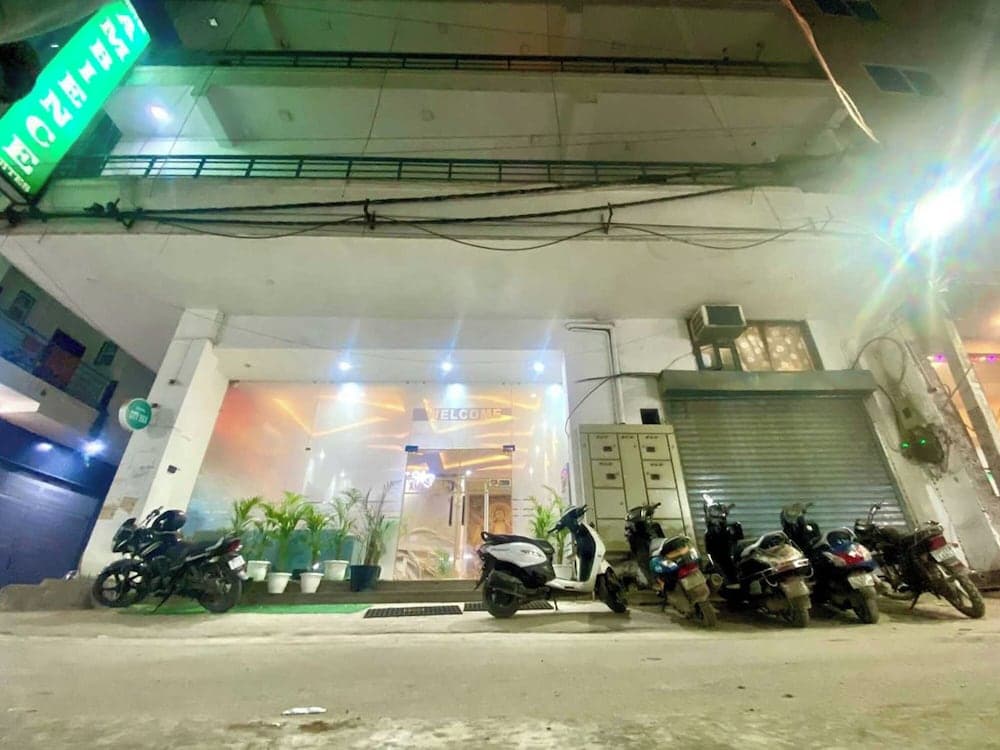 Hotel Ambience Plaza