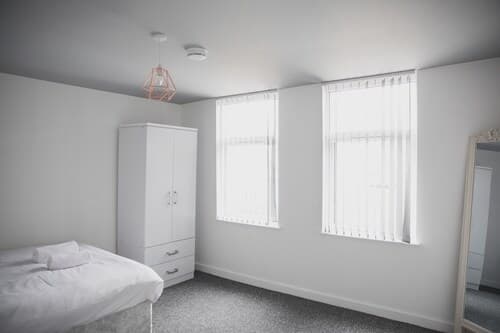 Room in Guest Room - Cheerful Big Room in Leicester
