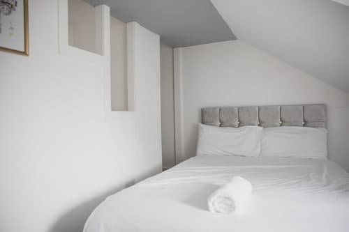 Room in Guest Room - Spacious Double Room in Leicester
