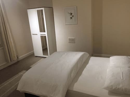 Room in Guest Room - Spacious Room in Leicester
